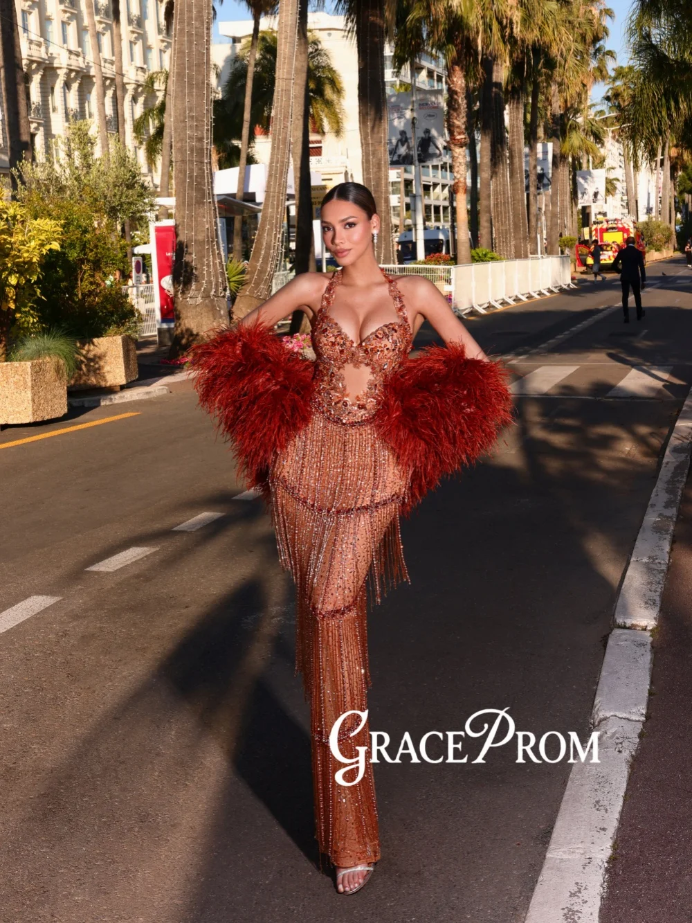 Glamorous Beaded Tassel Evening Dress Feathered Shawl Luxurious Wedding Party Gown Customized Modern Halter Banquet Gowns
Glamorous Beaded Tassel Evening Dress Feathered Shawl Luxurious Wedding Party Gown Customized Modern Halter Banquet Gowns