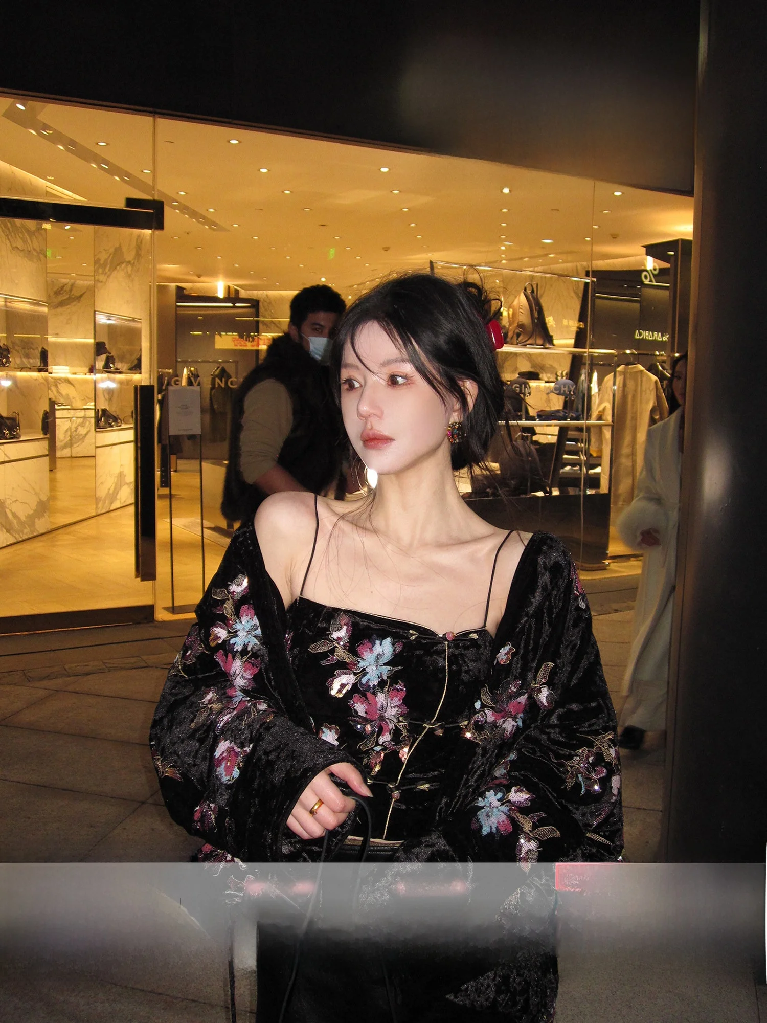 Новая китайская женская пуховая куртка из 100% шелка с тяжелой вышивкой, Moss Studio, прочная и модная
Новая китайская женская пуховая куртка из 100% шелка с тяжелой вышивкой, Moss Studio, прочная и модная