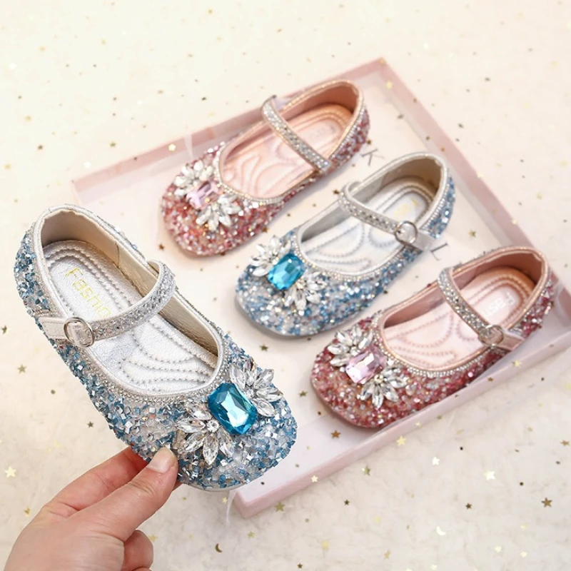 Детская обувь со стразами и подсветкой, весенняя корейская версия, обувь на плоской подошве для девочек, модная формальная нескользящая кожаная обувь принцессы для танцев
Детская обувь со стразами и подсветкой, весенняя корейская версия, обувь на плоской подошве для девочек, модная формальная нескользящая кожаная обувь принцессы для танцев