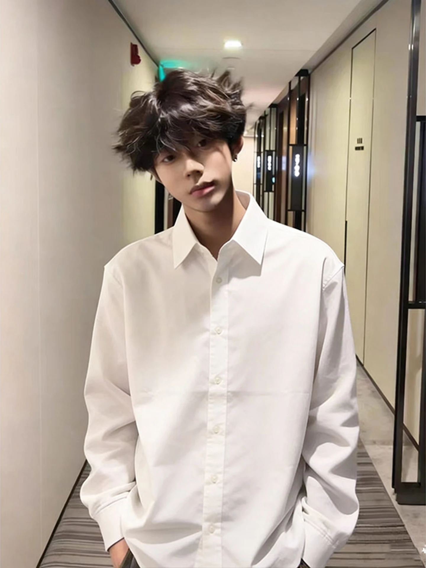 Мужской повседневный костюм Cleanfit: белая длинная рубашка и куртка-жакет из полиэстера для весеннего сезона...
Мужской повседневный костюм Cleanfit: белая длинная рубашка и куртка-жакет из полиэстера для весеннего сезона...