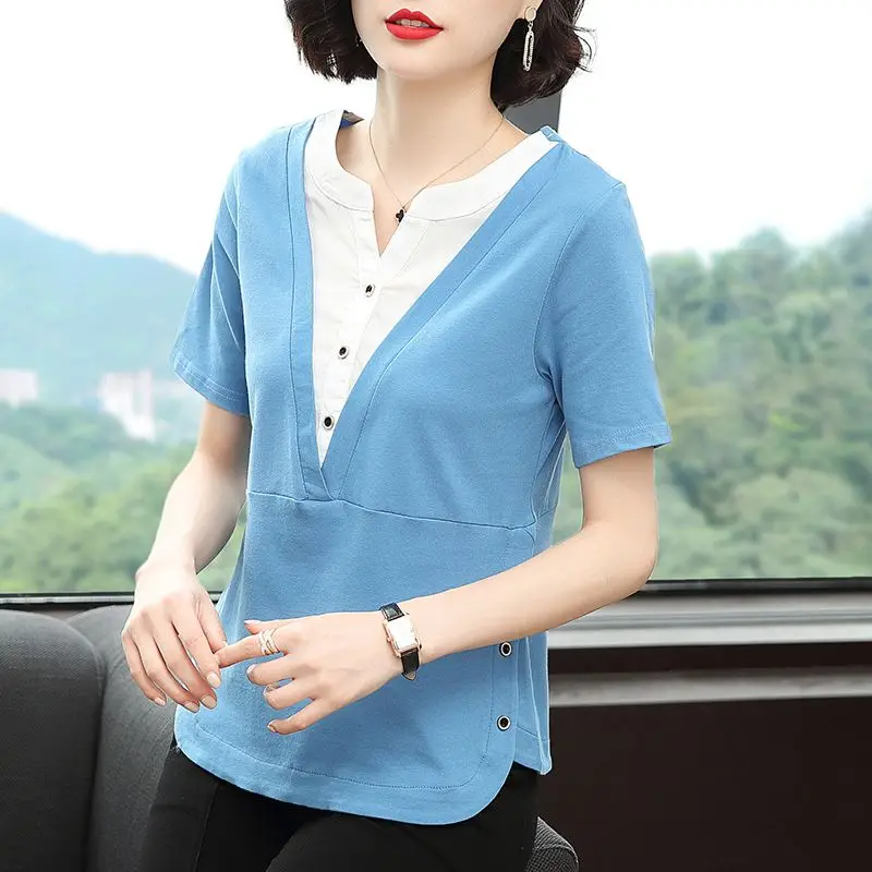 Korean Commute 2024 Summer Women's Spliced Contrast Color Button V-neck Fake Two Pieces Cotton Loose Short Sleeve T-shirts Tops
Korean Commute 2024 Summer Women's Spliced Contrast Color Button V-neck Fake Two Pieces Cotton Loose Short Sleeve T-shirts Tops