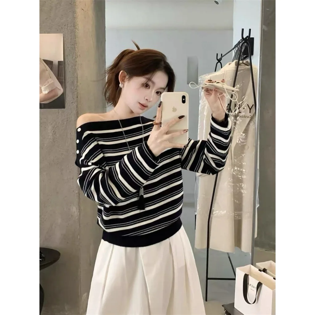 Loose Slim Fit Autumn Winter Top Elegant Casual Fashion Sweet Fresh Style Long Sleeve Knitted Stripe Shoulder Bared One Shoulder
Loose Slim Fit Autumn Winter Top Elegant Casual Fashion Sweet Fresh Style Long Sleeve Knitted Stripe Shoulder Bared One Shoulder
