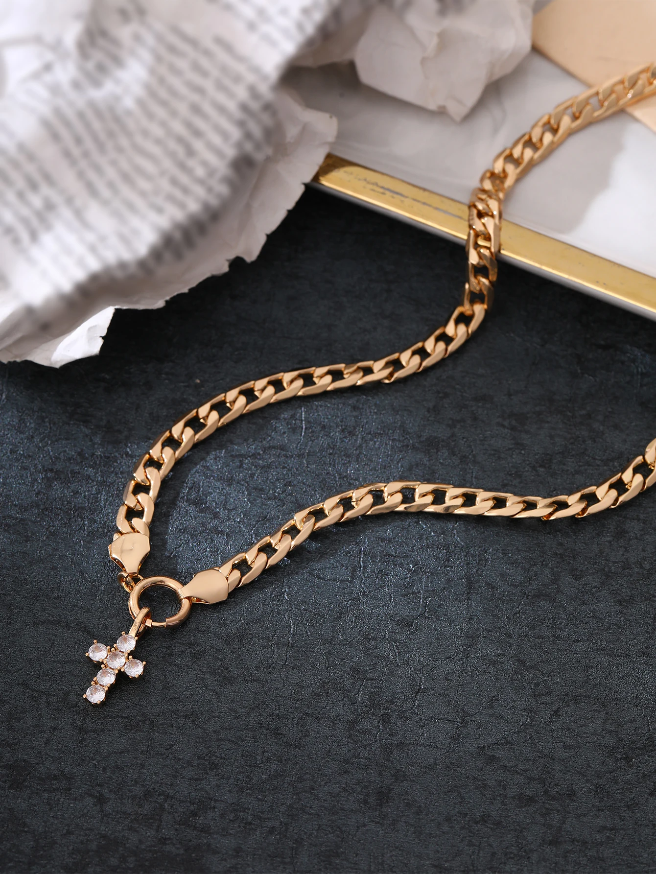 Elegant Versatile Zircon Pendant Necklace New Popular NK Chain Directional Buckle for Concert Party Vacation Classic Fashion
Elegant Versatile Zircon Pendant Necklace New Popular NK Chain Directional Buckle for Concert Party Vacation Classic Fashion