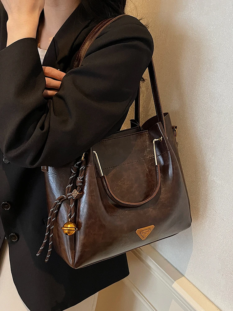 Vintage Large Capacity Women's Shoulder Bag Casual Tote Bag Handheld Bag Summer 2026 Fashion Trend Bucket Bag Crossbody Bag
Vintage Large Capacity Women's Shoulder Bag Casual Tote Bag Handheld Bag Summer 2026 Fashion Trend Bucket Bag Crossbody Bag