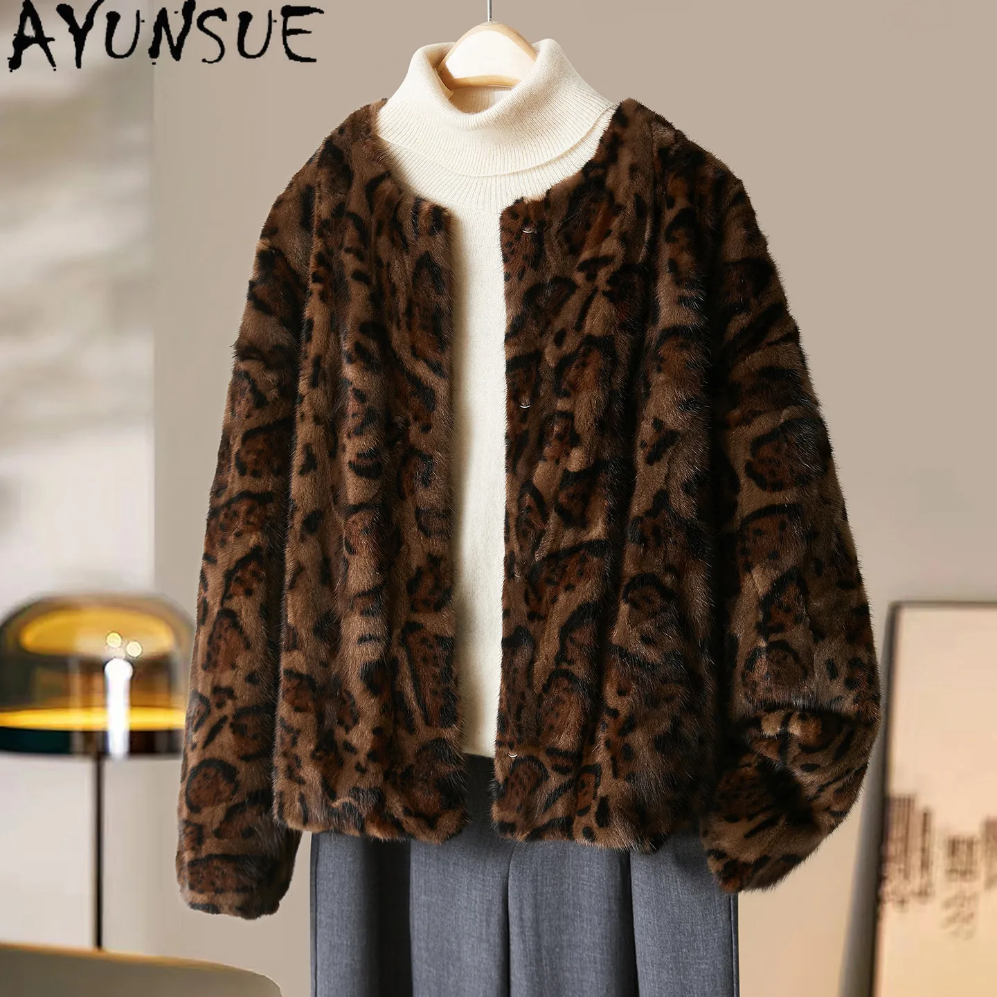 AYUSNUE Real Mink Fur Coat Women Winter Clothes Warm Patchwork Mink Womens Coats New in Outerwears Leopard Print Пальто Женское
AYUSNUE Real Mink Fur Coat Women Winter Clothes Warm Patchwork Mink Womens Coats New in Outerwears Leopard Print Пальто Женское