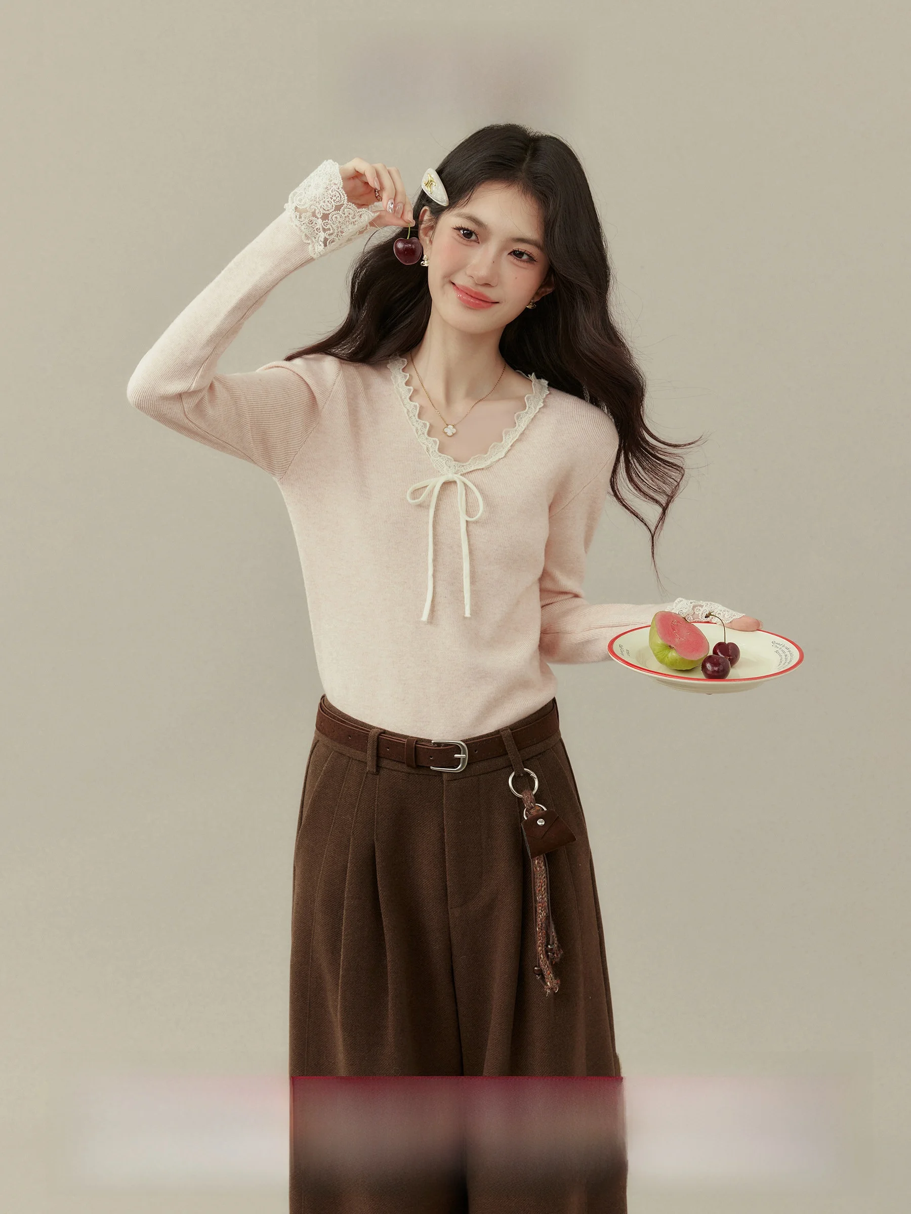 Ele V-образный кружевной вязаный топ, женский весенне-осенний внутренний свитер Base irt, красивый длинный свитер с рисунком
Ele V-образный кружевной вязаный топ, женский весенне-осенний внутренний свитер Base irt, красивый длинный свитер с рисунком