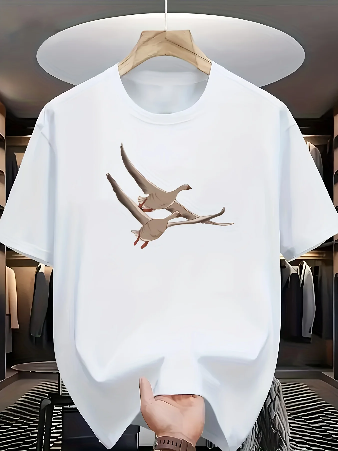 A Round-Neck Short-Sleeve T-Shirt Featuring a Print of Two Soaring Geese on The Front
A Round-Neck Short-Sleeve T-Shirt Featuring a Print of Two Soaring Geese on The Front