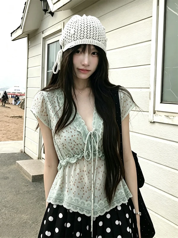 Fashionable Polka Dot Lace Trim V Neck Sleeveless Slim Fit Women's Chiffon Top Korean Style Breathable Short Sleeve Shirt
Fashionable Polka Dot Lace Trim V Neck Sleeveless Slim Fit Women's Chiffon Top Korean Style Breathable Short Sleeve Shirt