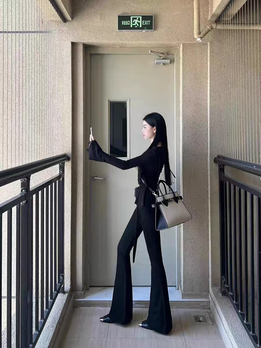 Осень 2025 г., винтажные черные расклешенные джинсы с низкой талией, женские узкие джинсовые брюки, уличная одежда, узкие модные брюки
Осень 2025 г., винтажные черные расклешенные джинсы с низкой талией, женские узкие джинсовые брюки, уличная одежда, узкие модные брюки