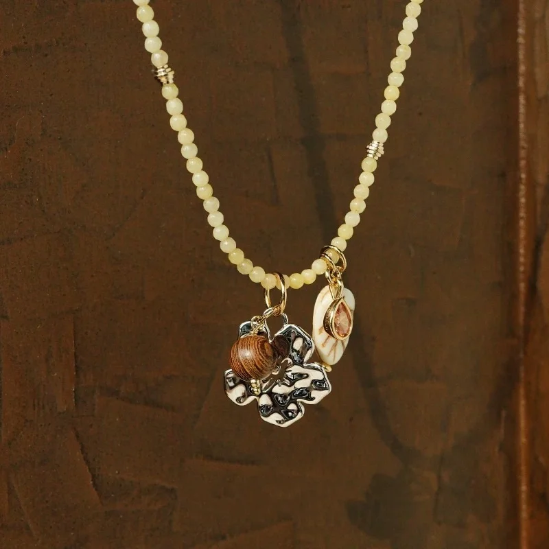 Женское ожерелье из натурального нефрита с цветком Фусанга, модное романтическое нежное винтажное изысканное универсальное ожерелье на ключицу
Женское ожерелье из натурального нефрита с цветком Фусанга, модное романтическое нежное винтажное изысканное универсальное ожерелье на ключицу