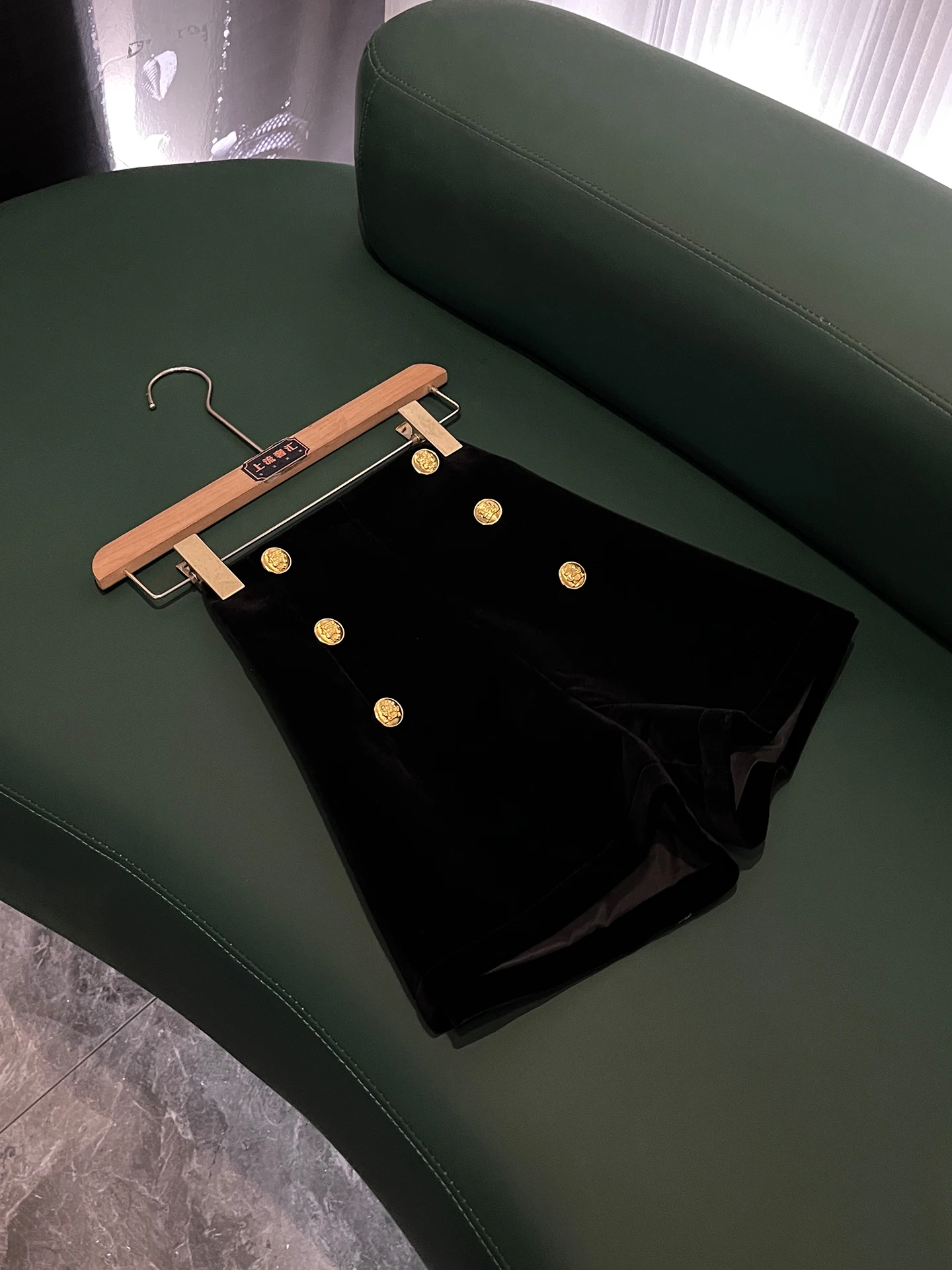 Velvet Bootcut Pants High Waist Asymmetric Design Double Row Metal Bule Tee-quarter Length Ele Lady Sle
Velvet Bootcut Pants High Waist Asymmetric Design Double Row Metal Bule Tee-quarter Length Ele Lady Sle