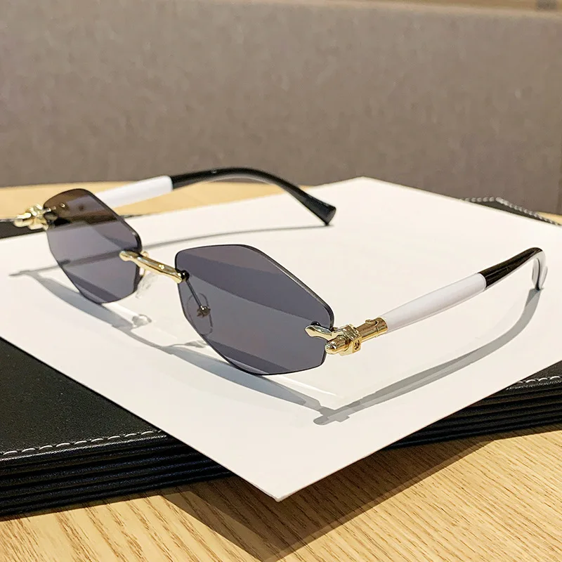 Personalized Frame Sunglasses Women Men Retro Metal High-end Sun Glasses Frameless Traveling Sunshades UV400 Driving Eyewear
Personalized Frame Sunglasses Women Men Retro Metal High-end Sun Glasses Frameless Traveling Sunshades UV400 Driving Eyewear