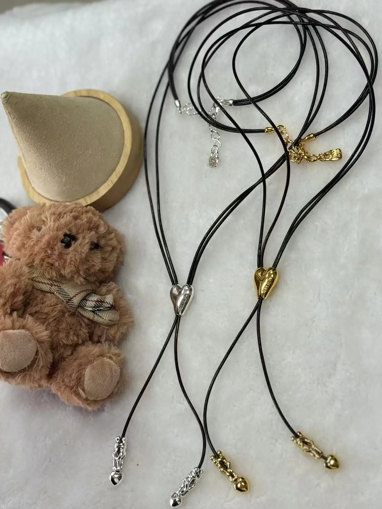 UNOde50 Silver Plated S925 & Gold Plated 14K Necklace: Make a Statement with Uniquely Plated Jewelry
UNOde50 Silver Plated S925 & Gold Plated 14K Necklace: Make a Statement with Uniquely Plated Jewelry