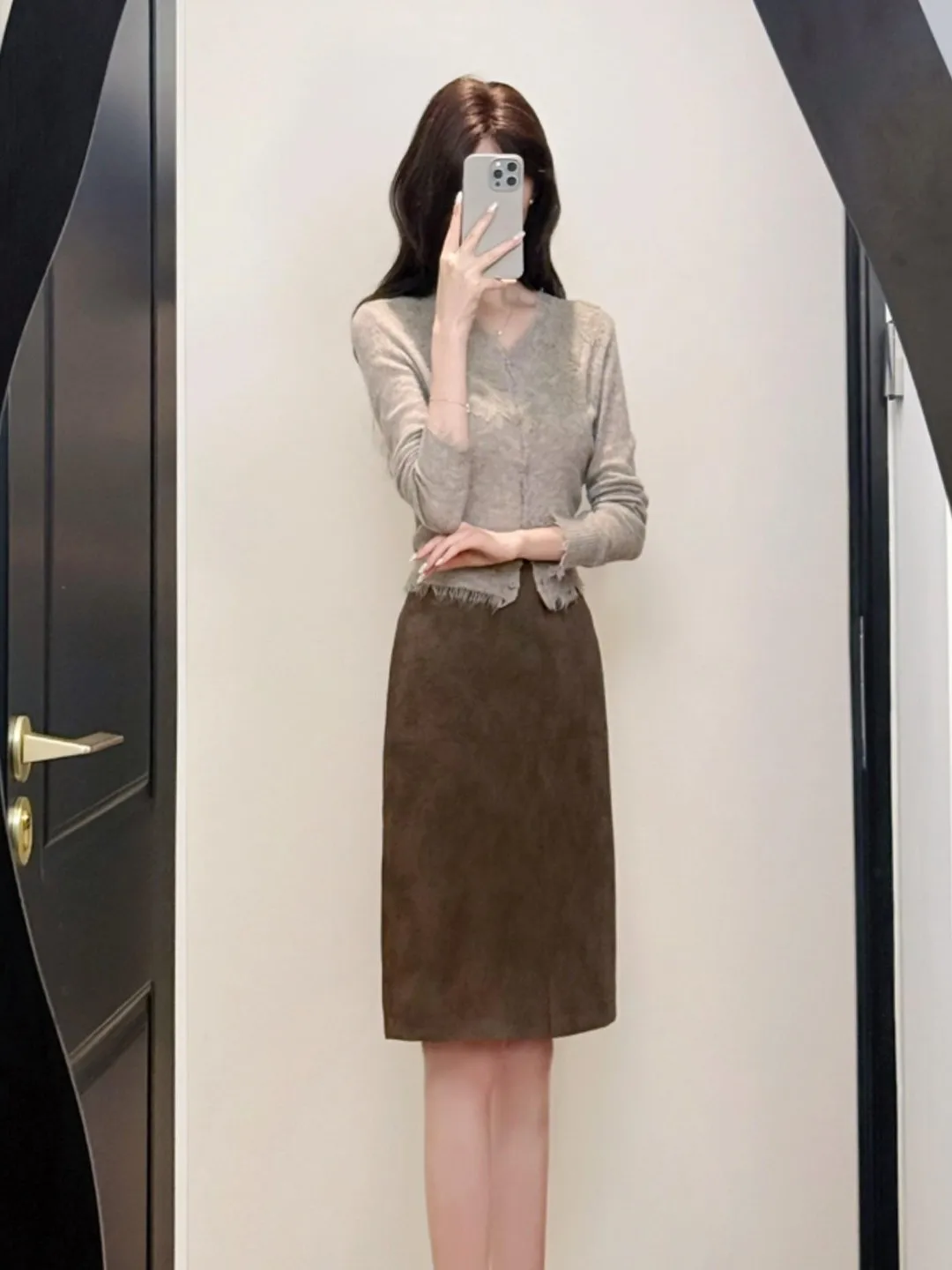 Slimming V-Neck Knitted Sweater Unique Retro Style Spring Fashionable Top Women's Loose Fit Long Sleeve Soft Knitwear
Slimming V-Neck Knitted Sweater Unique Retro Style Spring Fashionable Top Women's Loose Fit Long Sleeve Soft Knitwear