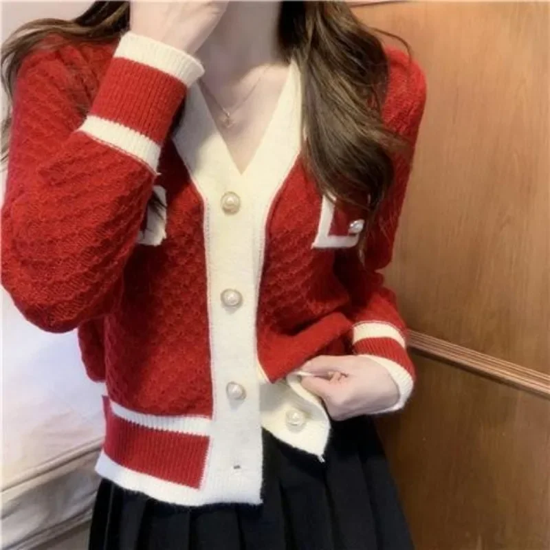 Свитера женские с v-образным вырезом вязаные новые женские популярные кардиганы модные милые для отдыха элегантные весенние мягкие в стиле Харадзюку лоскутный дизайн простой
Свитера женские с v-образным вырезом вязаные новые женские популярные кардиганы модные милые для отдыха элегантные весенние мягкие в стиле Харадзюку лоскутный дизайн простой