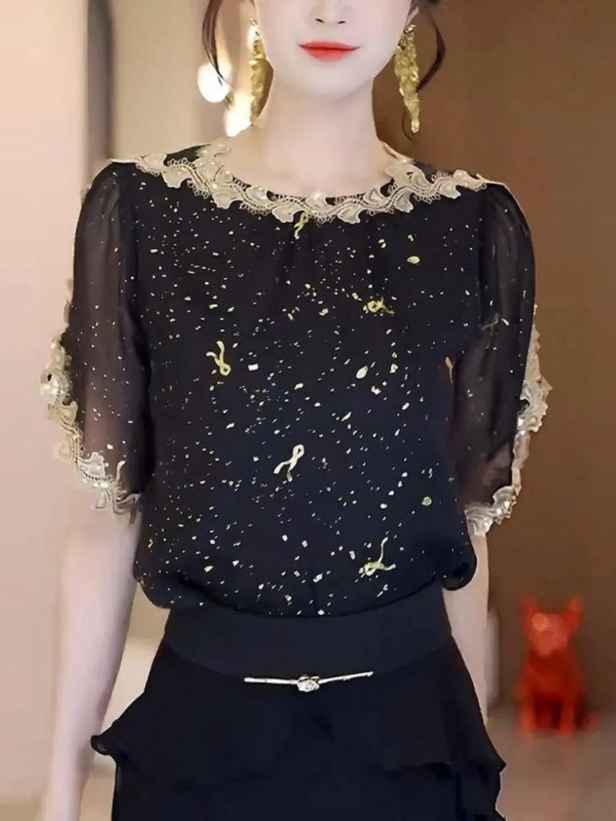 Elegant Summer New Design Snowflake Shirt Thin Short Sleeve Overhead Women's Top High Quality Fashionable round Neck Blouse
Elegant Summer New Design Snowflake Shirt Thin Short Sleeve Overhead Women's Top High Quality Fashionable round Neck Blouse