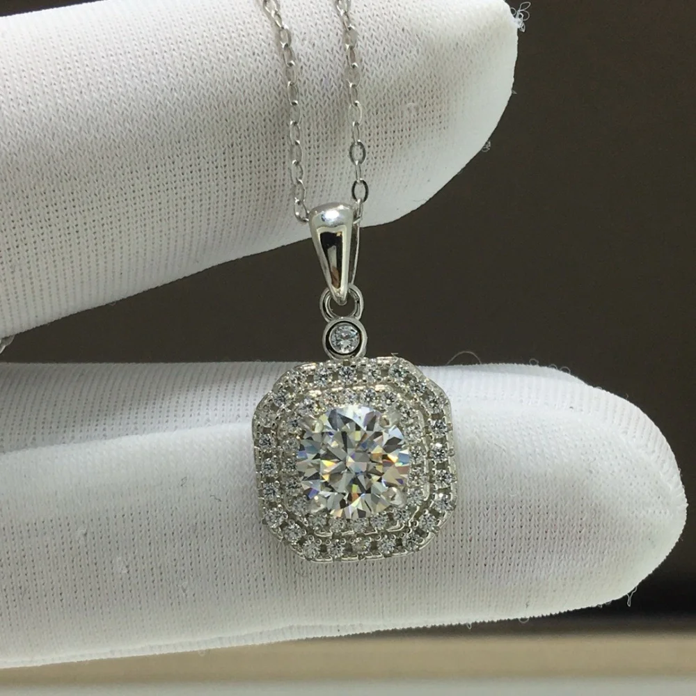 S925 1 Carat High Quality Moissanite Diamond Pendant Fashion Elegance Jewelry Birthday Women Mature Charm Gift
S925 1 Carat High Quality Moissanite Diamond Pendant Fashion Elegance Jewelry Birthday Women Mature Charm Gift