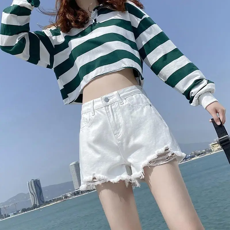 Summer Women's Loose Wide Leg Jeans Shorts Thin INS Style Break Hole A-Line Hot Pants High Waist Short Length Denim Skirt
Summer Women's Loose Wide Leg Jeans Shorts Thin INS Style Break Hole A-Line Hot Pants High Waist Short Length Denim Skirt