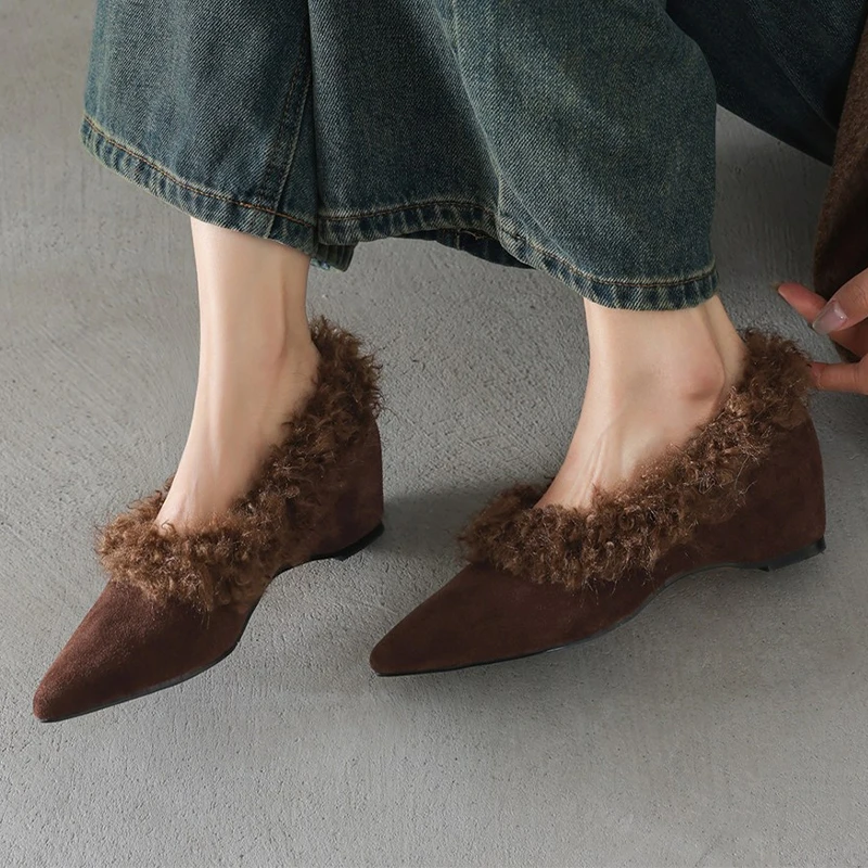 Женская обувь на меху с острым носком, модная роскошная обувь, зимнее платье, замшевые ботинки, новинка 2025, брендовые дизайнерские вечерние ботинки Botas De Mujer Zapatos
Женская обувь на меху с острым носком, модная роскошная обувь, зимнее платье, замшевые ботинки, новинка 2025, брендовые дизайнерские вечерние ботинки Botas De Mujer Zapatos