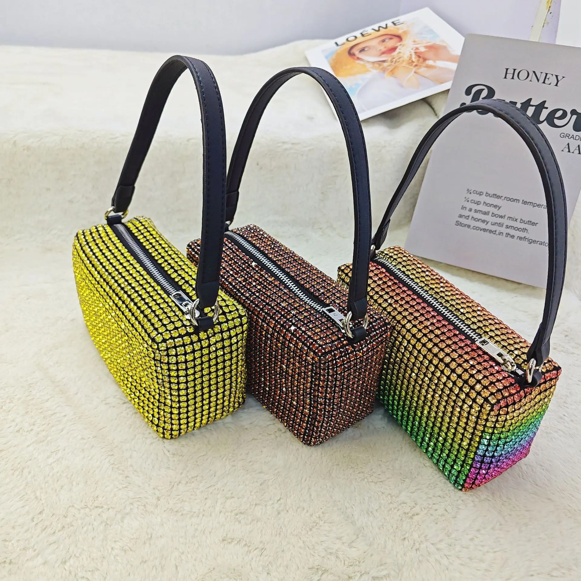 Rhinestone Color Women's King Diamond Bag Hand Full Diamond Messenger Dinner Bag Underarm Small Square Fashion Wallets for Woman
Rhinestone Color Women's King Diamond Bag Hand Full Diamond Messenger Dinner Bag Underarm Small Square Fashion Wallets for Woman