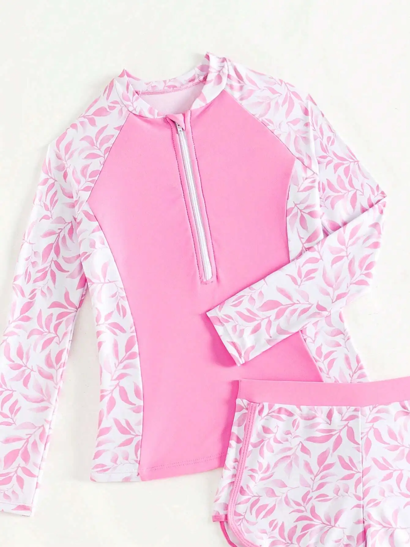 Womens Plant Print Spliced Long Sleeve Rash Guard Swim Set
Womens Plant Print Spliced Long Sleeve Rash Guard Swim Set