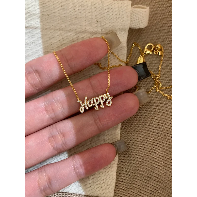 18K Gold Full Diamond English Letter Happy Necklace Versatile Light Luxury Style Inlaid Zircon Happy Collarbone Sweater Chain
18K Gold Full Diamond English Letter Happy Necklace Versatile Light Luxury Style Inlaid Zircon Happy Collarbone Sweater Chain