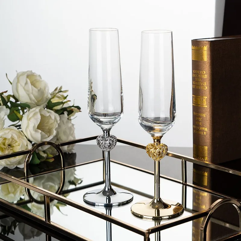 Light Luxury Glass Champagne Cup Golden Heart-shaped Bubble Cup Wedding Party Wine Set Suitable for Groom Bride Toasting Cup
Light Luxury Glass Champagne Cup Golden Heart-shaped Bubble Cup Wedding Party Wine Set Suitable for Groom Bride Toasting Cup