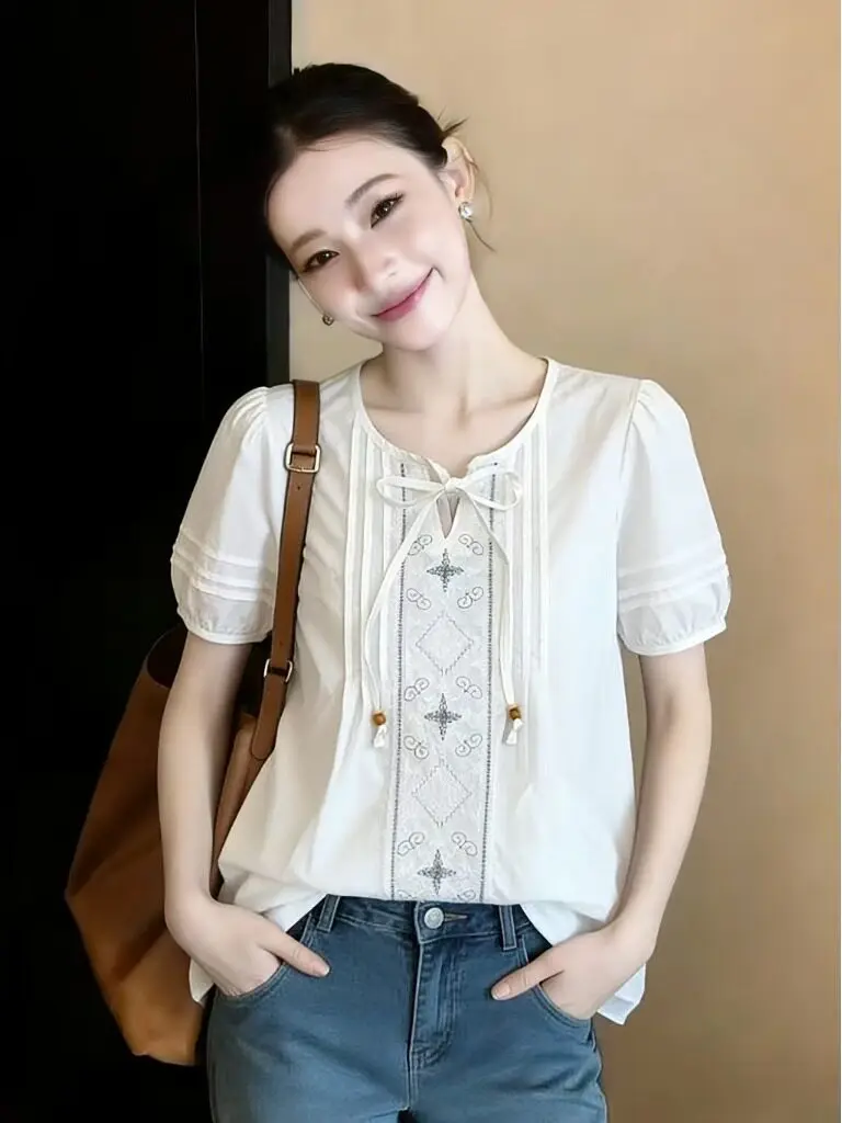 Korean Style round Neck Short Sleeve Embroidered Shirt Bow Tie Design Women's Fashion Top for Business Commute
Korean Style round Neck Short Sleeve Embroidered Shirt Bow Tie Design Women's Fashion Top for Business Commute