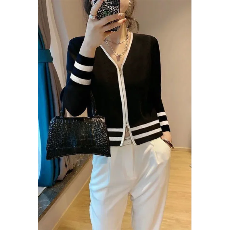 Вязаный кардиган, новый темпераментный универсальный кардиган с длинными рукавами и v-образным вырезом, универсальный модный удобный популярный простой свитер, хит продаж
Вязаный кардиган, новый темпераментный универсальный кардиган с длинными рукавами и v-образным вырезом, универсальный модный удобный популярный простой свитер, хит продаж