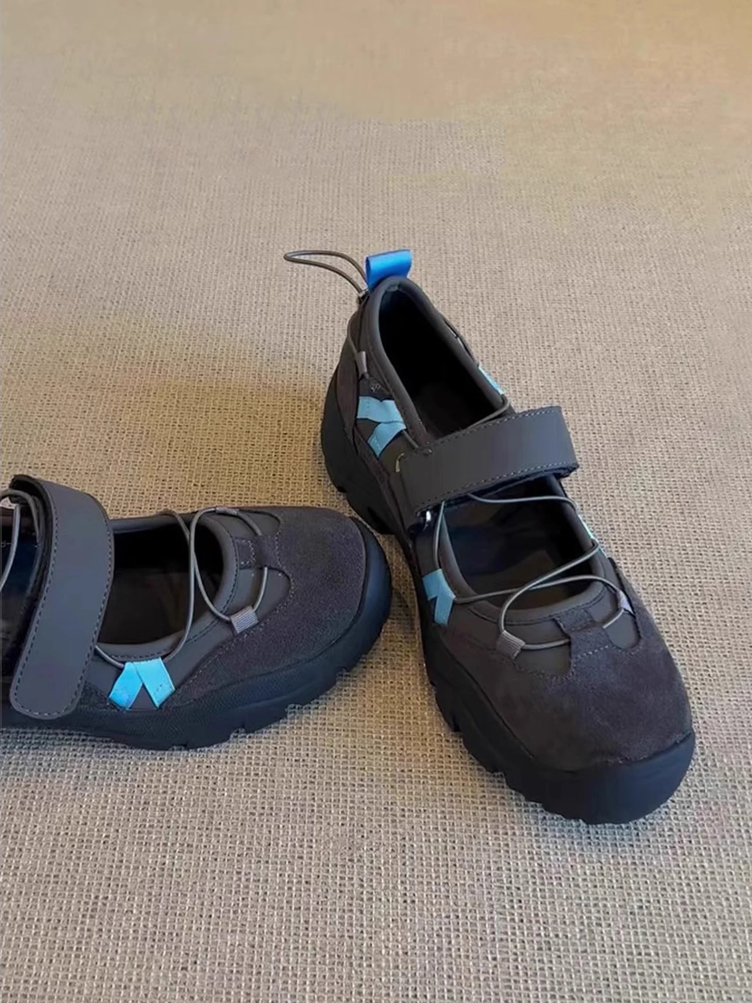 Универсальные женские брюки Mary Jane из натуральной кожи, лето 2022, новые одинарные балетки на плоской подошве, повседневные спортивные брюки в стиле ретро
Универсальные женские брюки Mary Jane из натуральной кожи, лето 2022, новые одинарные балетки на плоской подошве, повседневные спортивные брюки в стиле ретро