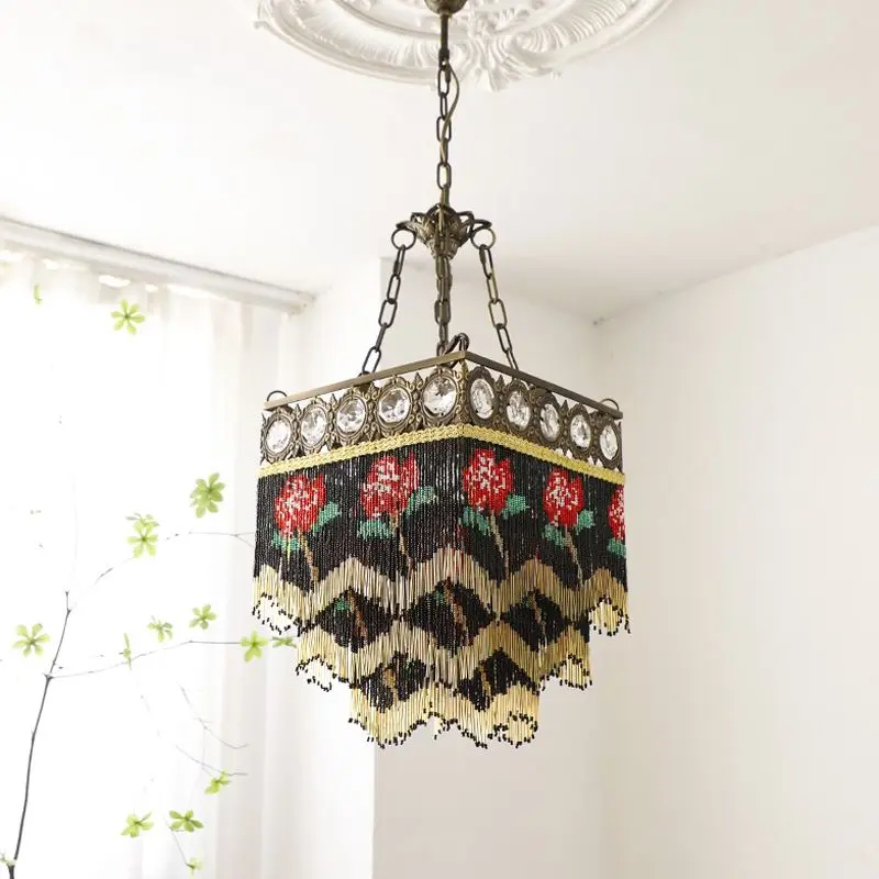 French retro bedroom bedside chandelier rose high-end design sense study restaurant small chandelier lighting
French retro bedroom bedside chandelier rose high-end design sense study restaurant small chandelier lighting