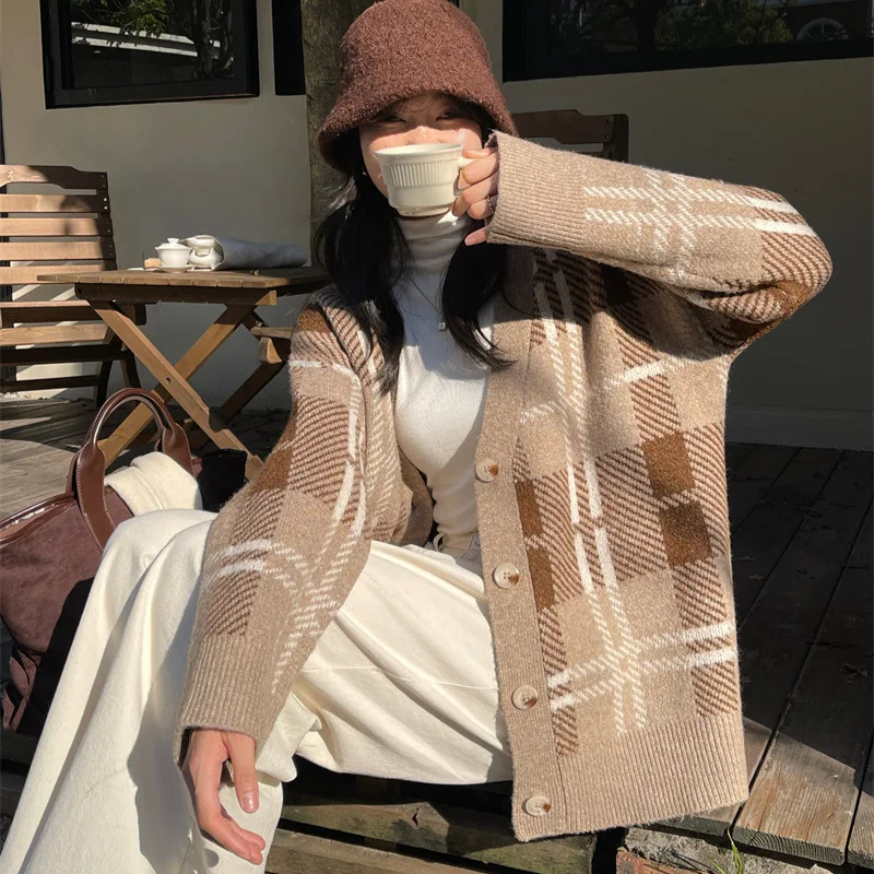 Вязаный кардиган, свитера, женские джемперы средней длины, лоскутное платье с v-образным вырезом и длинными рукавами, однобортный, свободный, повседневный, осень-зима 2023 г.
Вязаный кардиган, свитера, женские джемперы средней длины, лоскутное платье с v-образным вырезом и длинными рукавами, однобортный, свободный, повседневный, осень-зима 2023 г.