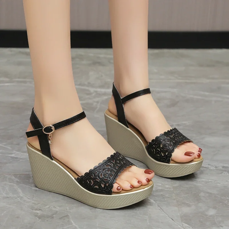 2025 Summer New Women's Sandals Platform Crystal Buckle Strap Rome Sandals Outdoor Casual Plus Size Wedges Shoes Female Zapatos
2025 Summer New Women's Sandals Platform Crystal Buckle Strap Rome Sandals Outdoor Casual Plus Size Wedges Shoes Female Zapatos