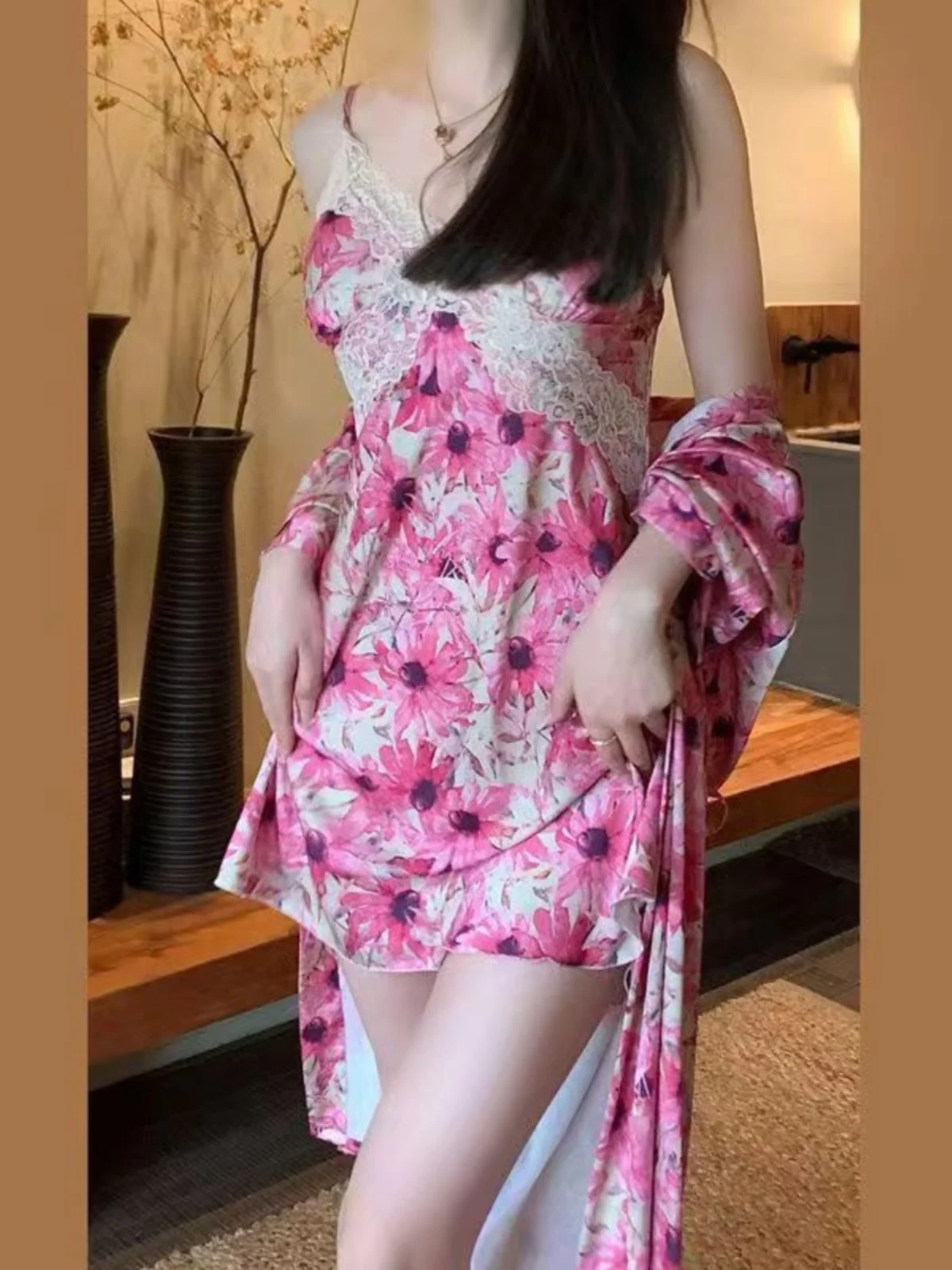 Summer New plus Size Sexy Pure Desire Lace Strap Ice Silk Sleepwear Thin Short Skirt Women's Style Home Clothes Nightgown
Summer New plus Size Sexy Pure Desire Lace Strap Ice Silk Sleepwear Thin Short Skirt Women's Style Home Clothes Nightgown