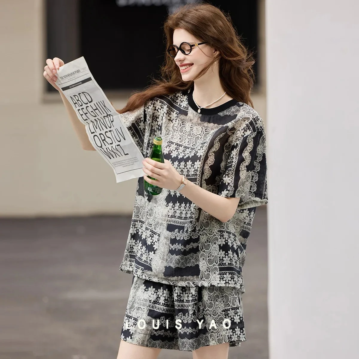 LOUIS YAO Casual Short Sets 2025 Summer New FashionableTwo-Piece Set Non-Stretch New Printed Loose Matching Sets
LOUIS YAO Casual Short Sets 2025 Summer New FashionableTwo-Piece Set Non-Stretch New Printed Loose Matching Sets