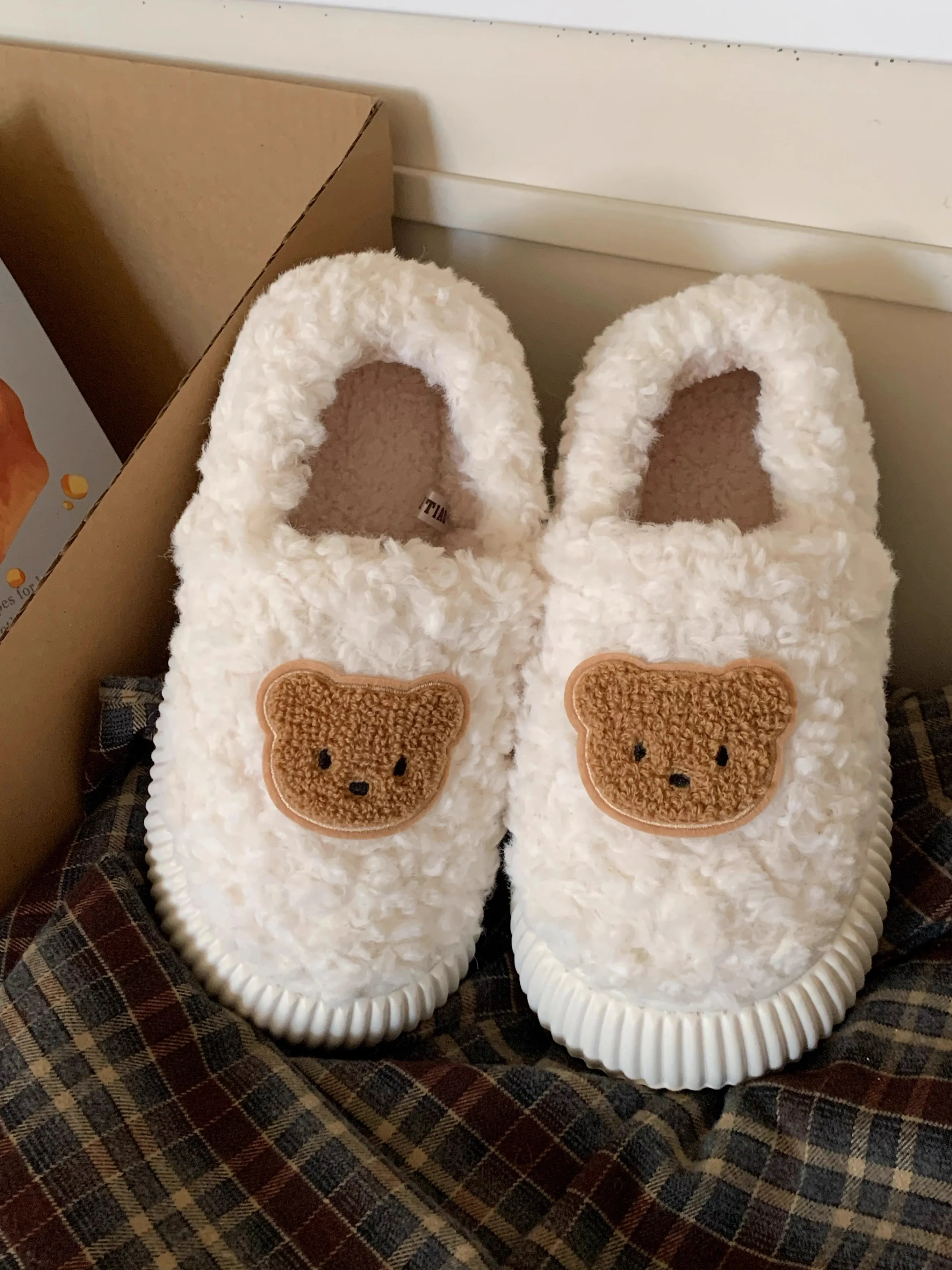 Winter Sheepskin Cotton Shoes Women's Casual Bread Shoe Anti-slip Cute Bear Design Versatile Outerwear for Students
Winter Sheepskin Cotton Shoes Women's Casual Bread Shoe Anti-slip Cute Bear Design Versatile Outerwear for Students