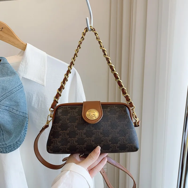Fashionable High-End Vintage Messenger Bag for Women Crossbody Style Solid Color with Letter Logo Minimalist Casual
Fashionable High-End Vintage Messenger Bag for Women Crossbody Style Solid Color with Letter Logo Minimalist Casual