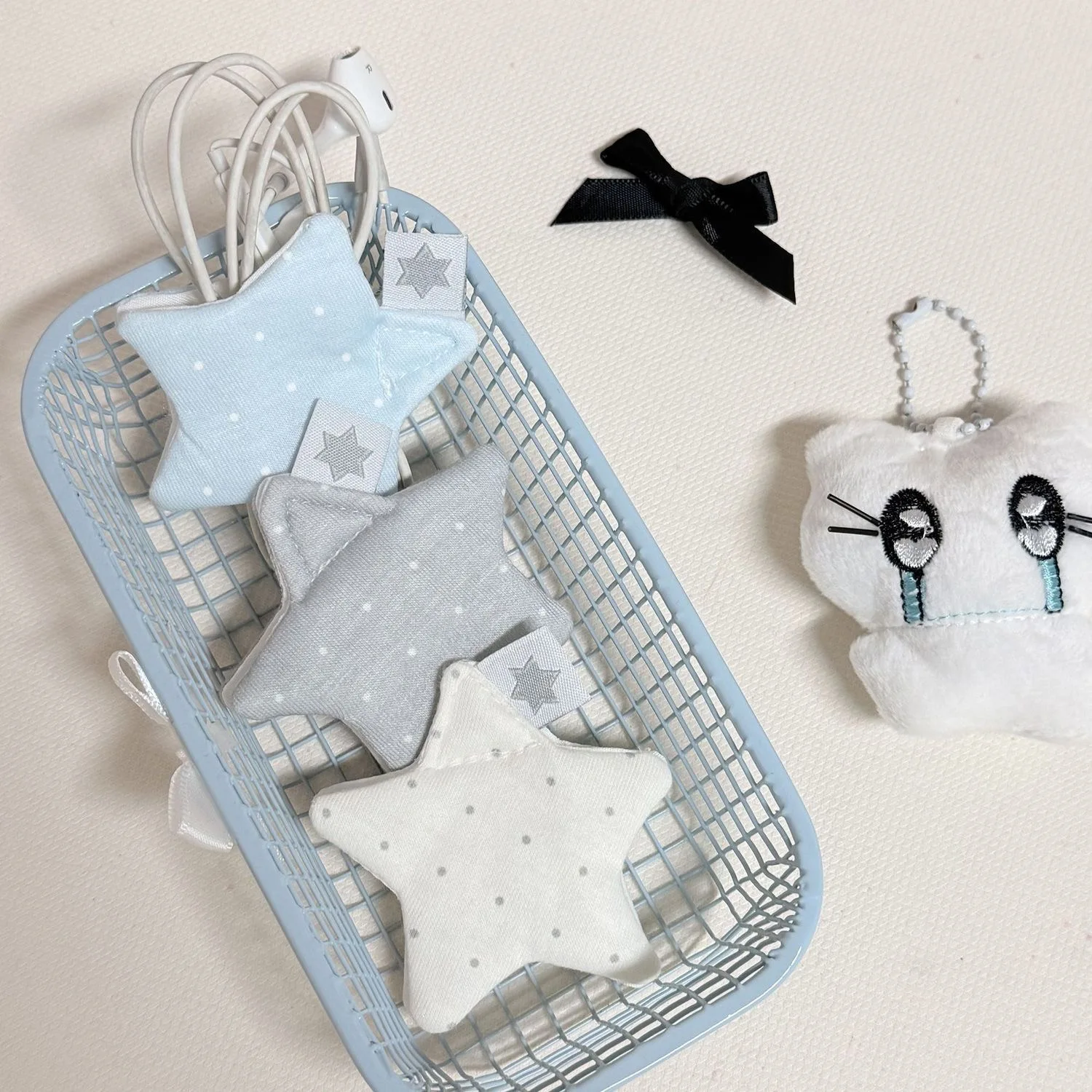 Kawaii Handmade Cloth Storage Pouch Star Polka Dot Mini Bag Portable Organizer for Earbuds Data Cable Small Decor Accessories
Kawaii Handmade Cloth Storage Pouch Star Polka Dot Mini Bag Portable Organizer for Earbuds Data Cable Small Decor Accessories