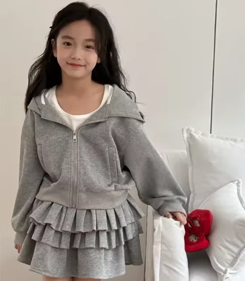 Girls Set 2025 Autumn New Childrens Clothing Korean Style Girl Baby Ear Side Hoodie Knit Coat Skirt Two-piece Casual Simple
Girls Set 2025 Autumn New Childrens Clothing Korean Style Girl Baby Ear Side Hoodie Knit Coat Skirt Two-piece Casual Simple