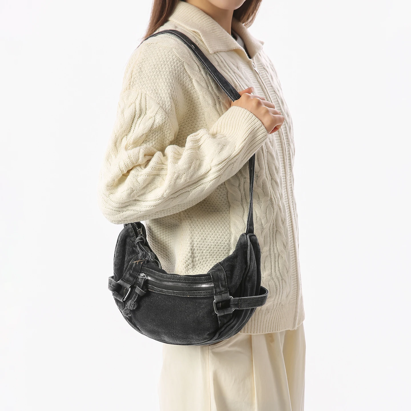 Черная джинсовая сумка-хобо с эффектом потертости в стиле Y2K, винтажная сумка через плечо в стиле гранж с карманами на молнии, регулируемым ремнем, для повседневного уличного стиля
Черная джинсовая сумка-хобо с эффектом потертости в стиле Y2K, винтажная сумка через плечо в стиле гранж с карманами на молнии, регулируемым ремнем, для повседневного уличного стиля