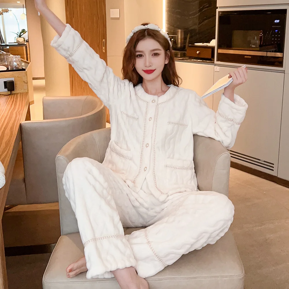 Pajamas Suit Women Autumn Winter New Coral Velvet Warm Flannel Sleepwear Long Sleeve Trousers Set 2 PCS Nightwear Home Clothes
Pajamas Suit Women Autumn Winter New Coral Velvet Warm Flannel Sleepwear Long Sleeve Trousers Set 2 PCS Nightwear Home Clothes
