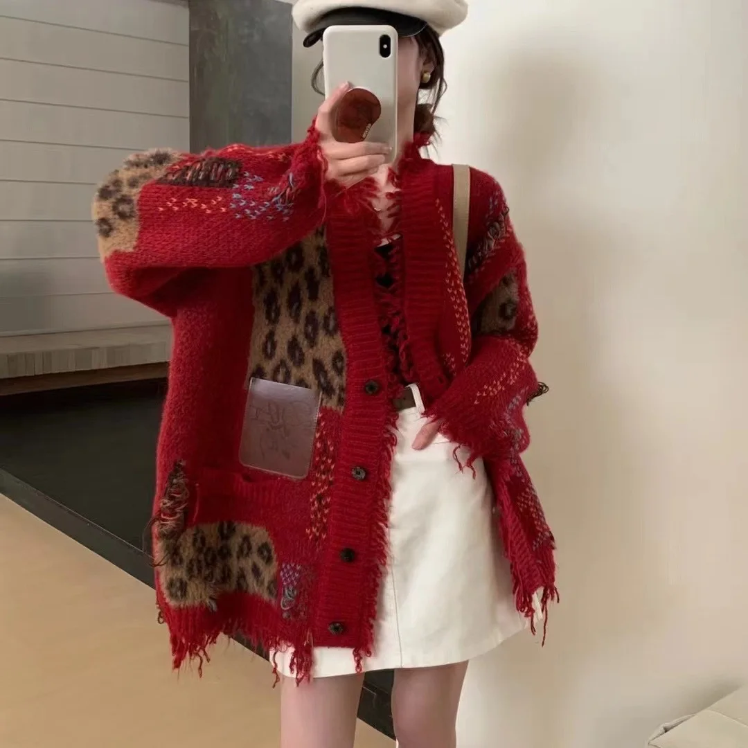 Women Leopard Patchwork Cardigan Knitted Sweater V Neck Long Sleeve Single Breasted Loose Casual Elegant Office Lady 2025 Autumn
Women Leopard Patchwork Cardigan Knitted Sweater V Neck Long Sleeve Single Breasted Loose Casual Elegant Office Lady 2025 Autumn