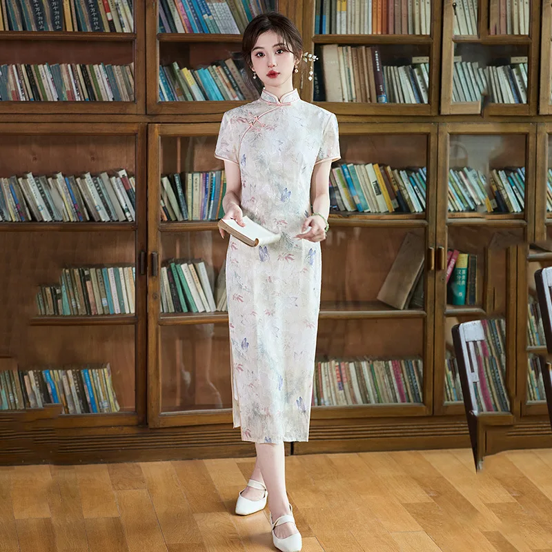 New Chinese Cheongsam 2025 Spring New Style Slim Fit High End Temperament Retro Young Style Female Qipao Dress
New Chinese Cheongsam 2025 Spring New Style Slim Fit High End Temperament Retro Young Style Female Qipao Dress