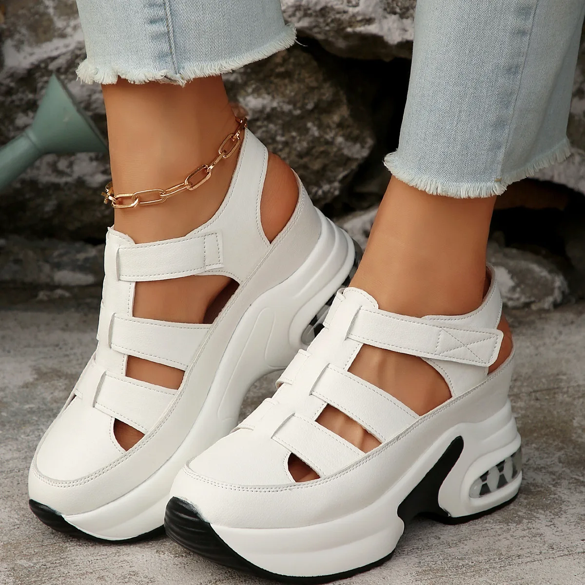 Large-sized plate-soled thick-soled sandals for women, new summer season with a toe cap and Velcro sandals
Large-sized plate-soled thick-soled sandals for women, new summer season with a toe cap and Velcro sandals