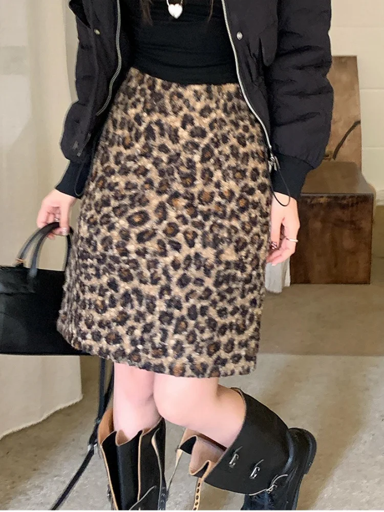 SMTHMA New Autumn Winter Street Fashion Spicy Girl Curly Fur Leopard Skirt Women's Slimming High Waist Elegant Sexy Skirt
SMTHMA New Autumn Winter Street Fashion Spicy Girl Curly Fur Leopard Skirt Women's Slimming High Waist Elegant Sexy Skirt