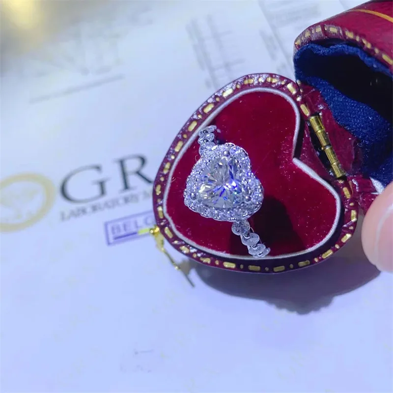 Hand-Beautifying Luxury Heart Oversized Ring For Women 1ct Moissanite PT950 Platinum | Slenders fingers, brightens skin tone
Hand-Beautifying Luxury Heart Oversized Ring For Women 1ct Moissanite PT950 Platinum | Slenders fingers, brightens skin tone
