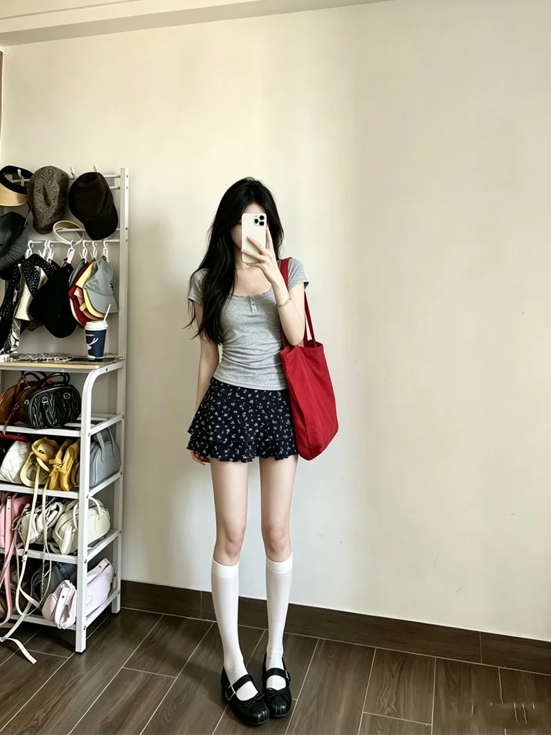 Slim Fit Short Sleeve T-Shirt Women's Summer Layering Floral Halter Dress Two Piece Set Fashionable Casual Wear for Adults
Slim Fit Short Sleeve T-Shirt Women's Summer Layering Floral Halter Dress Two Piece Set Fashionable Casual Wear for Adults