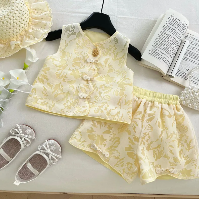 2025Summer Outfit for Girls: Retro Chinese Style Sleeveless Vest Top with Shorts, Refreshing Baby Two-Piece Set Trend
2025Summer Outfit for Girls: Retro Chinese Style Sleeveless Vest Top with Shorts, Refreshing Baby Two-Piece Set Trend