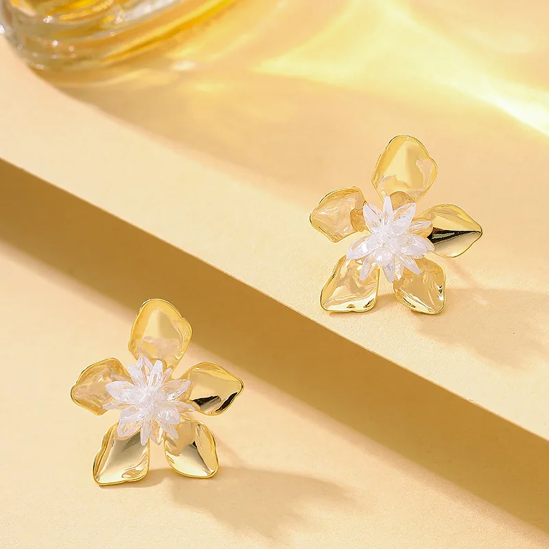 Super fairy sweet temperament fairy style crystal petal earrings niche light luxury elegant high-end celebrity earrings
Super fairy sweet temperament fairy style crystal petal earrings niche light luxury elegant high-end celebrity earrings