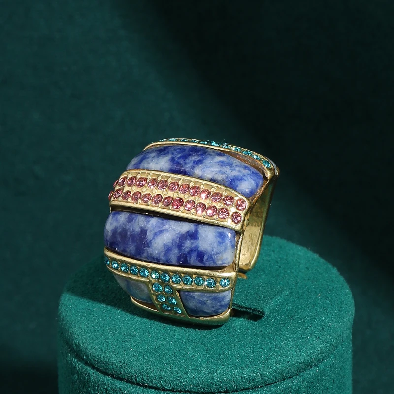 Vintage Gold Plated Rhinestone Square Ring Retro Decoration Antique Women Natural Stone Jewelry 2026 New Luxury New Accessories
Vintage Gold Plated Rhinestone Square Ring Retro Decoration Antique Women Natural Stone Jewelry 2026 New Luxury New Accessories